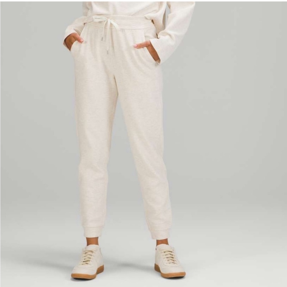 Lululemon Ribbed High Rise Joggers 7/8